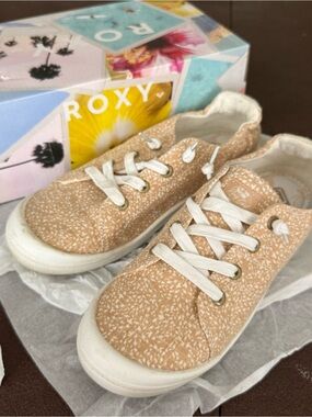 Roxy Girls' Tan Speckled Lace-Up Sneakers